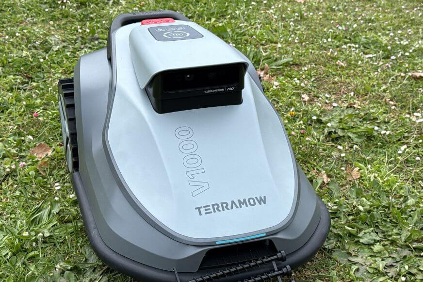 TerraMow V1000 Kamera-Modul von oben mit sichtbarem Triple-Kamera-System der TerraVision 2.0